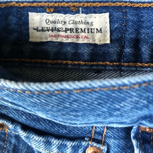 Women’s Levi’s Cut Off Shorts - Picture 5 of 9